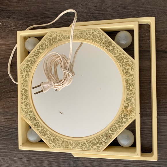 Vintage Underwriters Lab Adjustable Light-Up Makeup Mirror - Picture 4 of 7